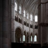 Église Sainte-Marie-Madeleine de Vézelay - Interior, chevet from south transept looking east
