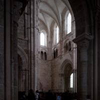 Église Sainte-Marie-Madeleine de Vézelay - Interior, south transept looking east