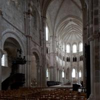 Église Sainte-Marie-Madeleine de Vézelay - Interior, north nave elevation looking east