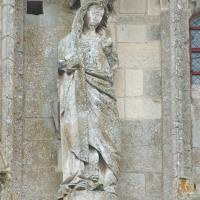 Église Sainte-Marie-Madeleine de Vézelay - Exterior, western frontispiece, sculptured figure