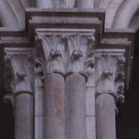 Église Sainte-Marie-Madeleine de Vézelay - Interior, chevet, north gallery, shaft capitals