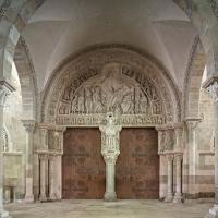 Église Sainte-Marie-Madeleine de Vézelay - Interior, narthex, center portal