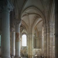 Église Sainte-Marie-Madeleine de Vézelay - Interior, chevet, south ambulatory looking east