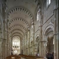 Église Sainte-Marie-Madeleine de Vézelay - Interior, nave looking east