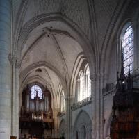 Cathédrale Saint-Maurice d'Angers - Interior, nave, looking northwest from crossing