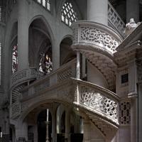 Église Saint-Etienne du Mont - Interior, south transept looking northeast, staircase 