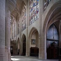 Église Saint-Etienne du Mont - Interior, chevet, northeast ambulatory aisle looking northwest, radiating chapels