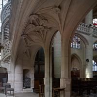Église Saint-Etienne du Mont - Interior, crossing looking northeast through choir screen into chevet, staircase vaulting