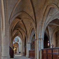 Église Saint-Germain-l’Auxerrois de Paris - Interior, south nave aisle looking east