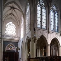 Église Saint-Germain-l’Auxerrois de Paris - Interior, south transept looking northeast through crossing, north transept elevation
