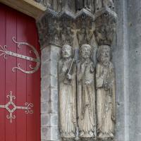 Église Saint-Loup de Saint-Loup-de-Naud - Exterior, western frontispiece portal, south jamb figures