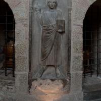 Basilique Saint-Sernin de Toulouse - Interior, chevet, ambulatory, north hemicycle wall, relief sculpture