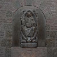 Basilique Saint-Sernin de Toulouse - Interior, chevet, ambulatory, east hemicycle wall, relief sculpture