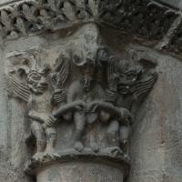 Basilique Saint-Sernin de Toulouse - Exterior, south transept, west portal, west jamb, shaft capital