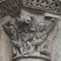 Basilique Saint-Sernin de Toulouse - Exterior, south transept, east portal, east jamb, shaft capital