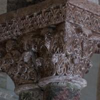 Basilique Saint-Sernin de Toulouse - Interior, south transept, west gallery, central shaft capitals