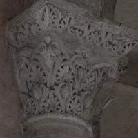 Basilique Saint-Sernin de Toulouse - Interior, chevet, north ambulatory, outer wall, vaulting shaft capital