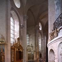 Basilique Saint-Sernin de Toulouse - Interior, chevet, southeast ambulatory looking southwest,  radiating chapels