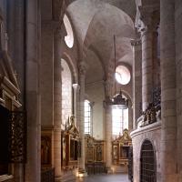 Basilique Saint-Sernin de Toulouse - Interior, chevet, northeast ambulatory looking southeast,  radiating chapels