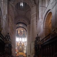 Basilique Saint-Sernin de Toulouse - Interior, nave, choir looking east through crossing, chevet elevation