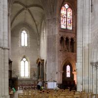 Église Saint-Sauveur - Interior, crossing and north transept from south transept