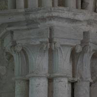 Église Saint-Sauveur - Interior, nave, south aisle, vaulting shaft capitals