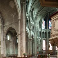 Cathédrale Saint-Vincent de Chalon-sur-Saône - Interior, crossing and chevet from nave