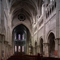 Cathédrale Saint-Vincent de Chalon-sur-Saône - Interior, nave looking east