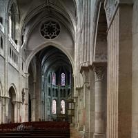 Cathédrale Saint-Vincent de Chalon-sur-Saône - Interior, nave looking east