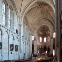 Église Sainte-Radegonde de Poitiers - Interior, north nave elevation looking east