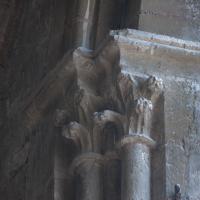 Église Sainte-Radegonde de Poitiers - Interior, nave, south clerestory, window shaft capital