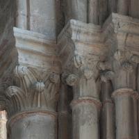 Église Sainte-Radegonde de Poitiers - Interior, nave, south clerestory, vaulting shaft capitals