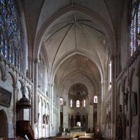 Église Sainte-Radegonde de Poitiers - Interior, nave looking east