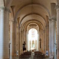 Église Saint-Jean-de-Montierneuf de Poitiers - Interior, nave elevation looking east