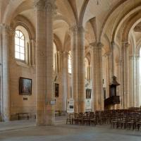 Église Saint-Jean-de-Montierneuf de Poitiers - Interior, north nave elevation looking east