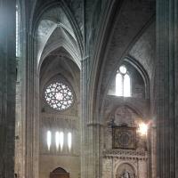 Cathédrale Saint-André de Bordeaux - Interior, north transept looking south through crossing
