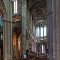 Cathédrale Notre-Dame de Rodez - Interior, crossing looking northeast into chevet
