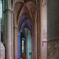 Cathédrale Notre-Dame de Rodez - Interior, chevet, south aisle looking east into ambulatory