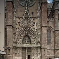 Cathédrale Notre-Dame de Rodez - Exterior, south transept; sportal