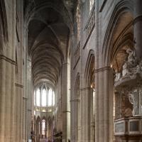 Cathédrale Notre-Dame de Rodez - interior, nave looking southeast