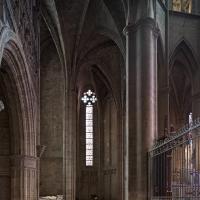 Cathédrale Notre-Dame de Rodez - Interior, chevet, north ambulatory looking east, radiating chapels