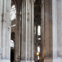 Église Saint-Eustache de Paris - Interior, south nave aisle looking northeast into crossing