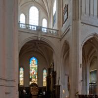 Église Saint-Gervais-Saint-Protais de Paris - Interior, south transept looking northeast into crossing and north transept