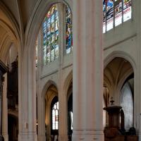 Église Saint-Gervais-Saint-Protais de Paris - Interior, south transept looking northwest into south nave aisle and nave