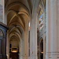 Église Saint-Gervais-Saint-Protais de Paris - Interior, south nave aisle looking southwest