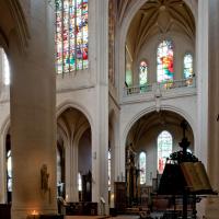 Église Saint-Gervais-Saint-Protais de Paris - Interior, north transept looking southeast into crossing and south transept