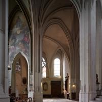 Église Saint-Gervais-Saint-Protais de Paris - Interior, chevet, north ambulatory aisle looking east