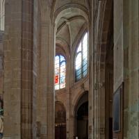 Église Saint-Leu-Saint-Gilles de Paris - Interior: south ambulatory facing east