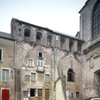 Église Notre-Dame de La-Charité-sur-Loire - Exterior, western portal courtyard, looking northeast