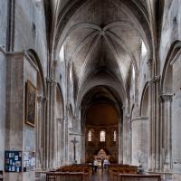 Église Sainte-Croix de Bordeaux - Interior, nave looking east